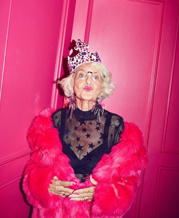 Эпатажная пенсионерка стала музой Urban Decay