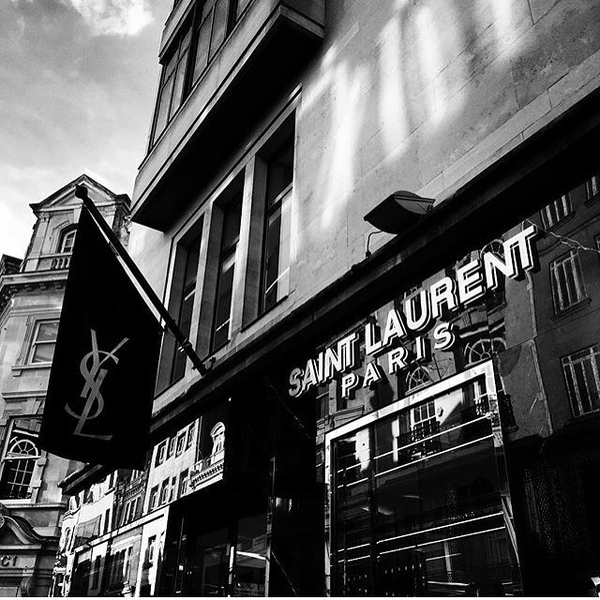 Saint Laurent запустит учебную программу для начинающих дизайнеров