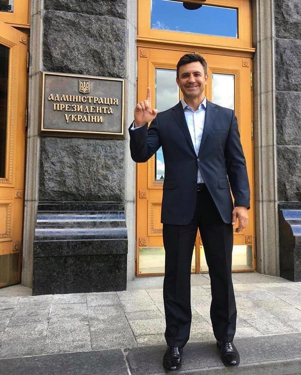 Президент Украины наградил ведущего Николая Тищенко почетным званием