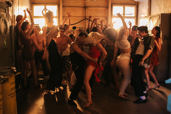 MONATIK  устроил "грязные танцы" в клипе Vitamin D