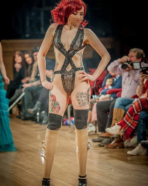 Мир без ограничений: модель без ног стала звездой показа