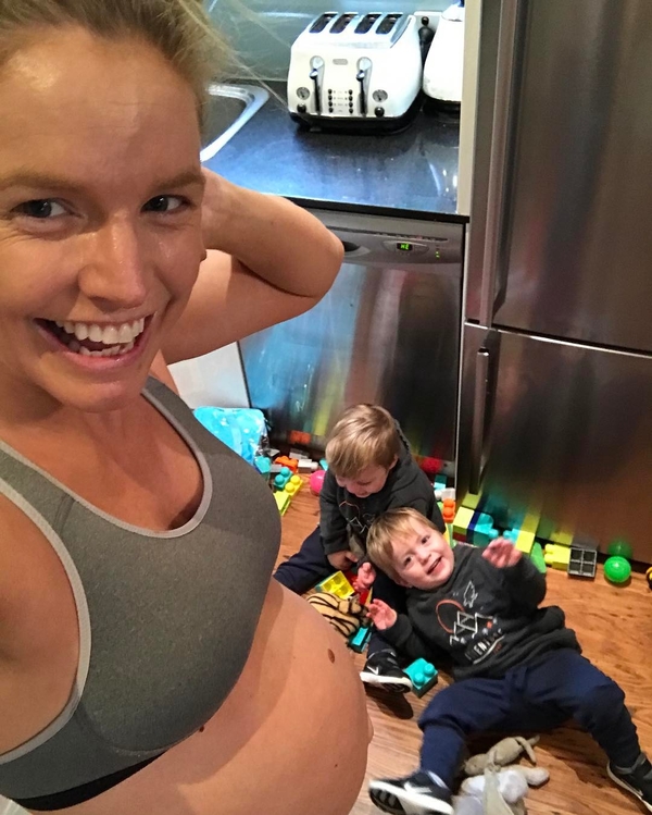 Фитнес во время беременности: мама близнецов поделилась мотивирующими видео