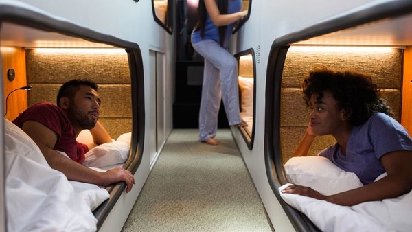 В США запустили необычный автобус со спальными местами