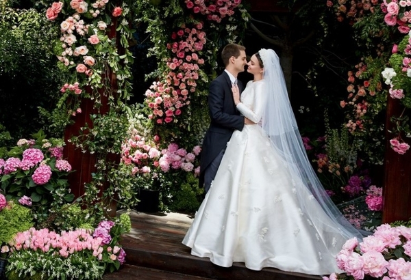 В Сети появились первые свадебные фото Миранды Керр и Эвана Шпигеля