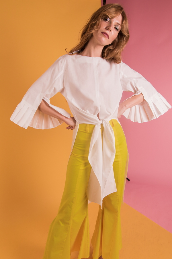 Светлые тона: как носить один из главных трендов этого сезона