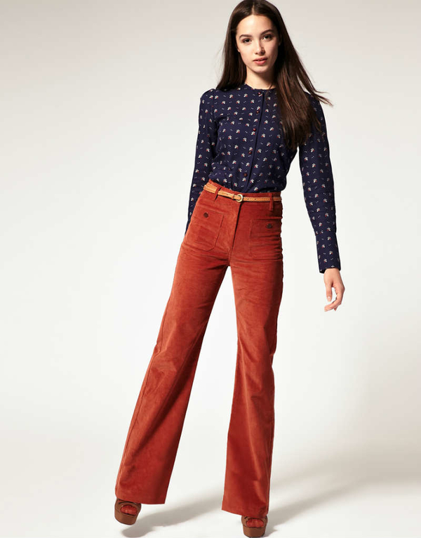 Эффектный образ: с чем носить расклешенные брюки