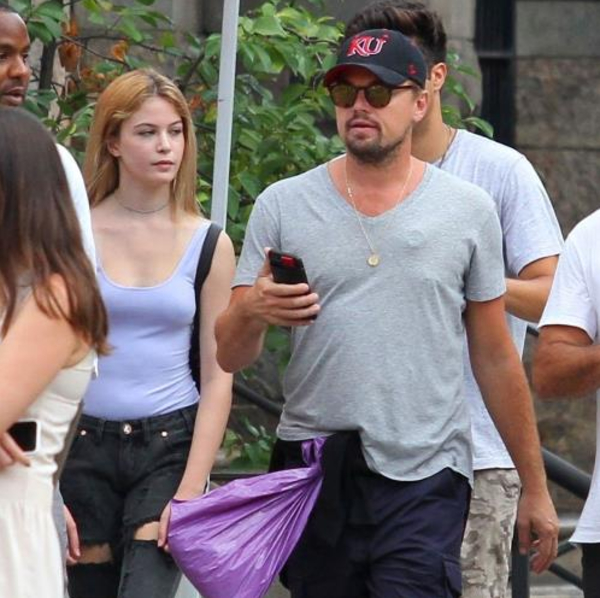 Целлофановый пакет вместо поясной сумки: новый тренд от Леонардо ДиКаприо