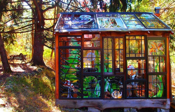 Мир сказки: американская художница создала потрясающий стеклянный домик