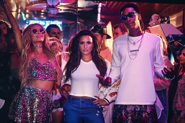 Пэрис Хилтон снялась в новом клипе Деми Ловато