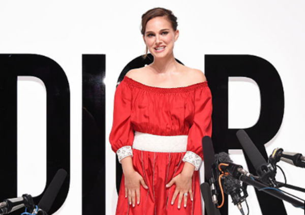 Натали Портман вышла в свет в наряде от Dior