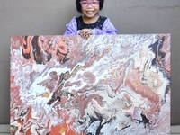 Пятилетняя художница помогает нуждающимся детям, продавая удивительные картины