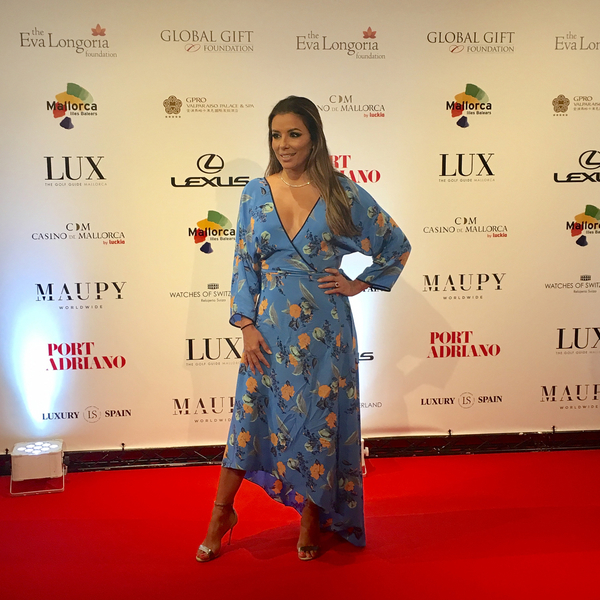 Ева Лонгория вышла в свет в потрясающем платье