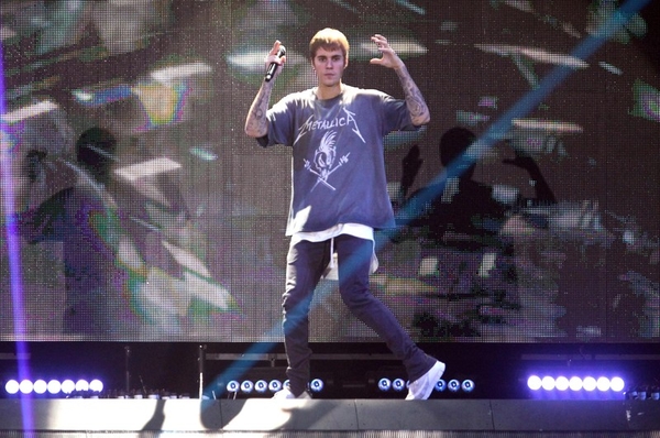 Джастин Бибер на машине сбил фотографа