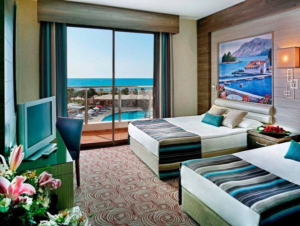 KAYA SIDE 5* UALL: озерный и морской ландшафт соединяются в восхитительной лазури