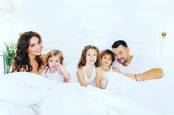 Вокалист Руки вверх Сергей Жуков обвенчался с женой после 10 лет брака