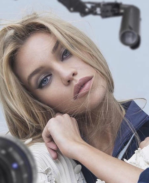 Стелла Максвелл поделилась с поклонниками откровенным фото