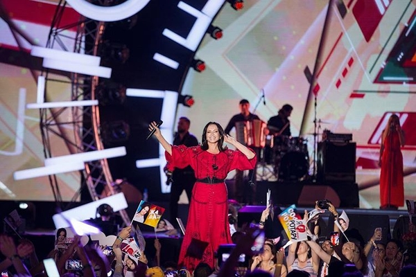 Молодая и энергичная: София Ротару спела на юбилейном концерте в Баку