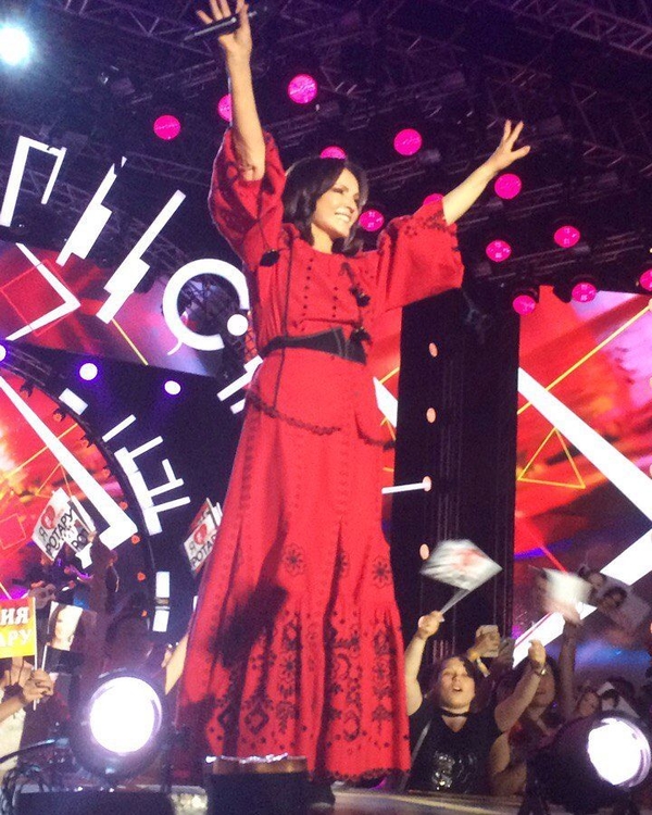 Молодая и энергичная: София Ротару спела на юбилейном концерте в Баку