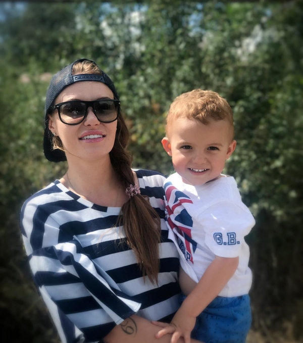 Слава из НЕАНГЕЛОВ отдохнула с детьми на Донбассе