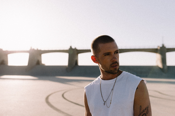 Маркус Рива замерз в калифорнийской пустыне на съемках клипа