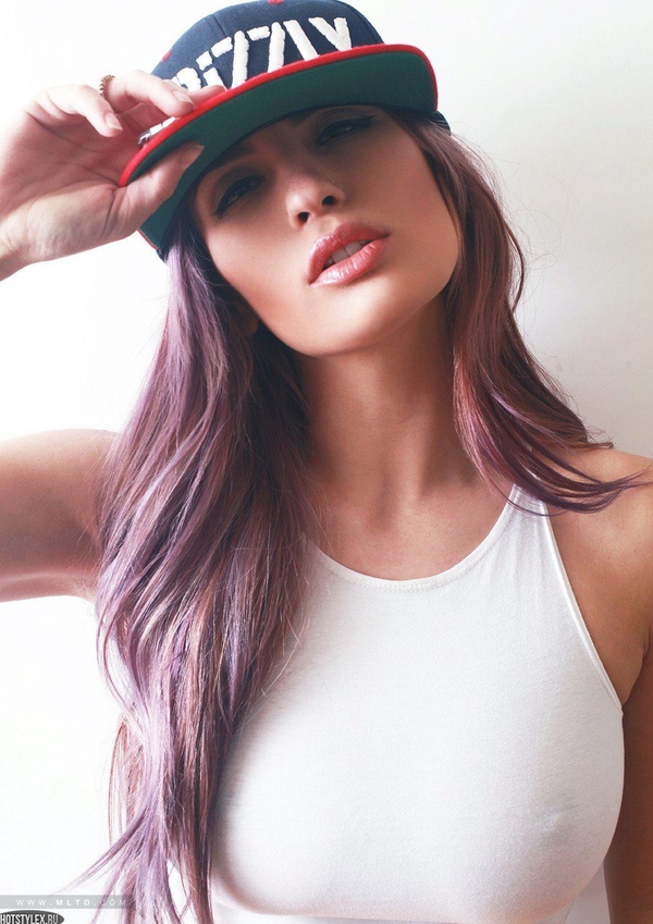 Женские бейсболки: идеи стильных образов