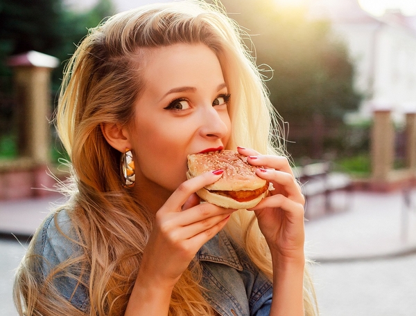 ТОП-5 продуктов, которые могут испортить даже идеальную фигуру