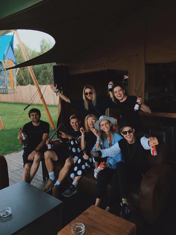 Отдых звезд: OLEYNIK