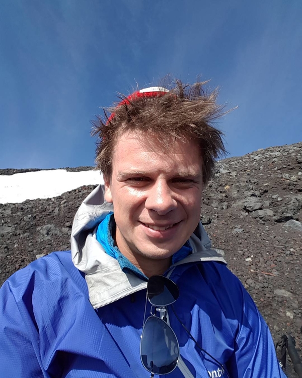 Дмитрий Комаров обеспокоил поклонников снимком из больницы