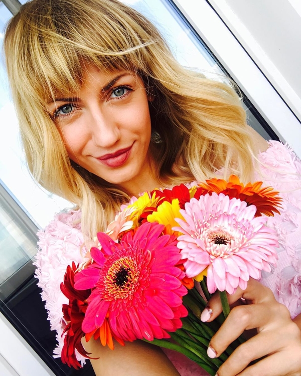 Леся Никитюк покорила стильным образом в вышиванке