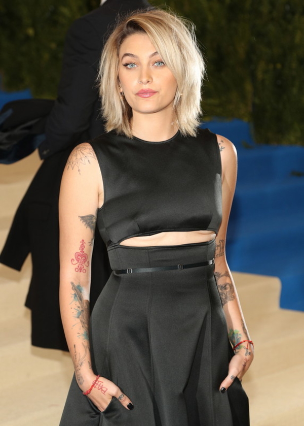 Пэрис Джексон откровенно рассказала об изъянах своей внешности