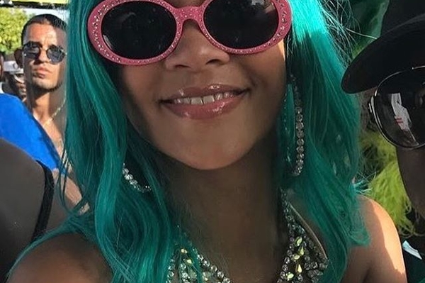 instagram.com/deexfenty