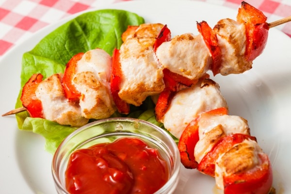 Шашлычки из курицы с болгарским перцем: три вкусные идеи