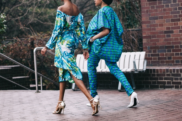 Психология цвета: какие тона в одежде располагают к беседе