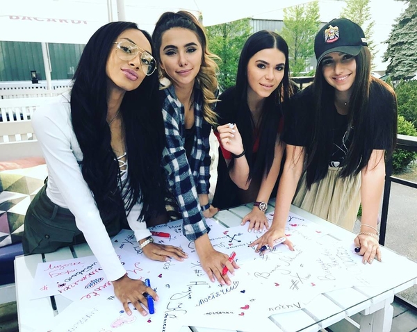 Время перемен: группу #Холостячки покинуло сразу двое участниц