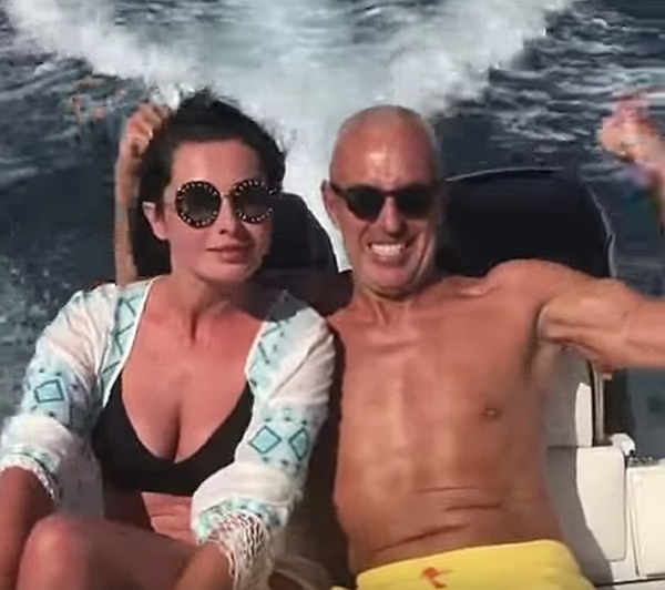 Жена украинского олигарха Ярославского поделилась эротическими фото