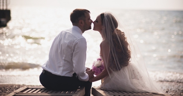 Свадьба на море: идеи образов для жениха и невесты