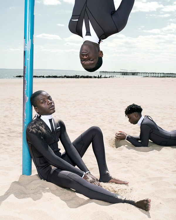 Том Браун создал необычные костюмы для серфинга