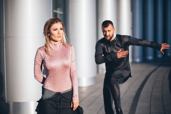 Давай поговорим: TamerlanAlena презентовали собственное телешоу в новом клипе