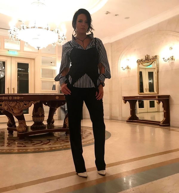 Бывшая жена Потапа засветила татуировки на отдыхе в Греции