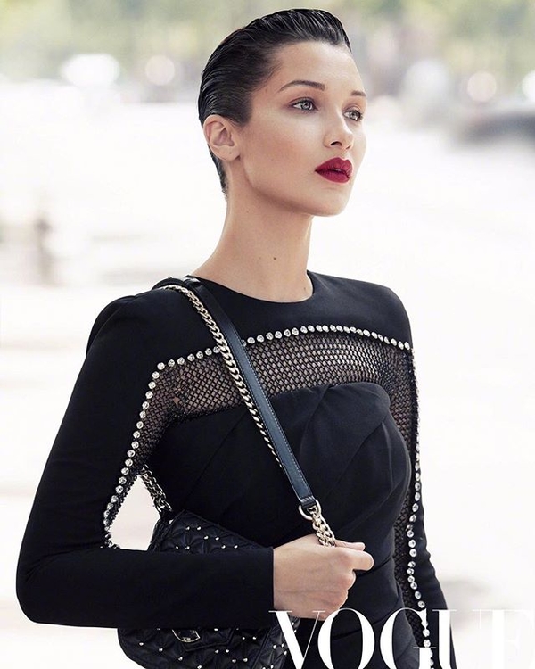 Белла Хадид примерила необычный образ для Vogue