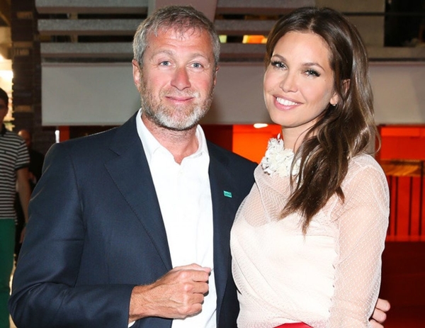 Дарья Жукова празднует развод с Абрамовичем в компании Гвинет Пэлтроу