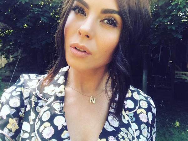 Настя Каменских пришла на Х-фактор в тапочках с мехом