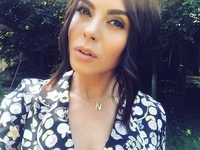 Настя Каменских пришла на Х-фактор в тапочках с мехом