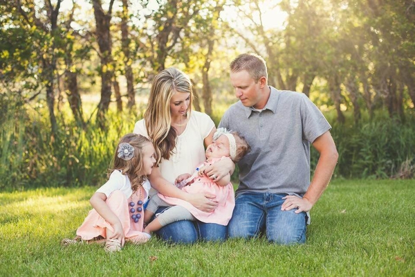 Родители малышки с редким синдромом: Ее позитив и оптимизм помогают жить