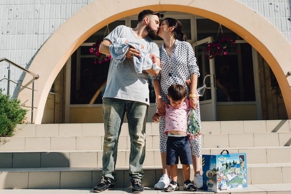 Ведущий Григорий Герман поделился фото с новорожденным сыном