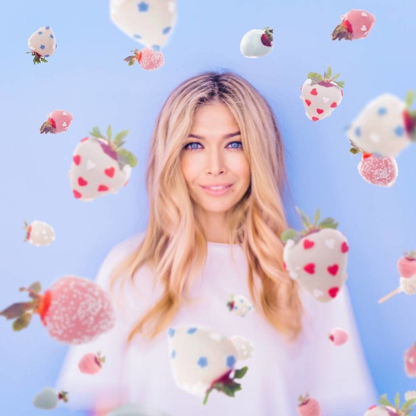 Вера Брежнева поделилась милым фото с дочерьми из Италии