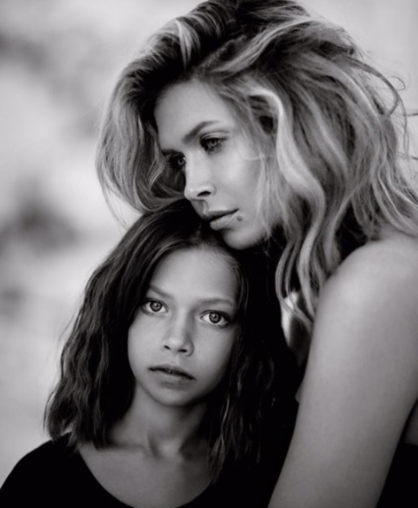 Вера Брежнева поделилась милым фото с дочерьми из Италии