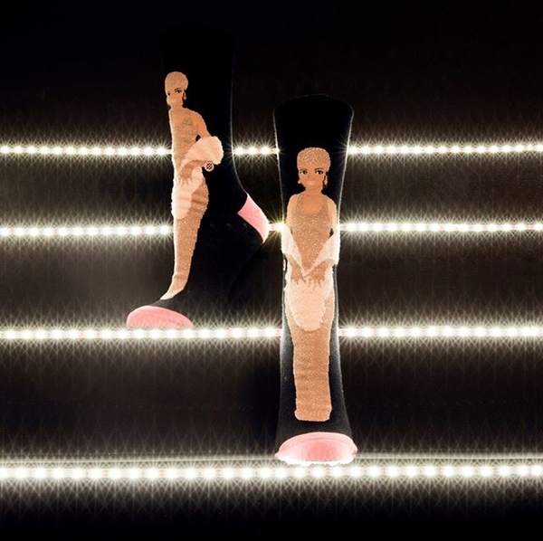 В продажу поступили носки с изображением Рианны