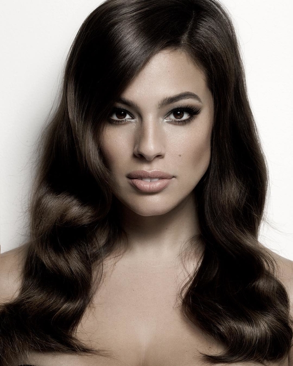 Модель plus-size опубликовала в Сети фото в купальнике