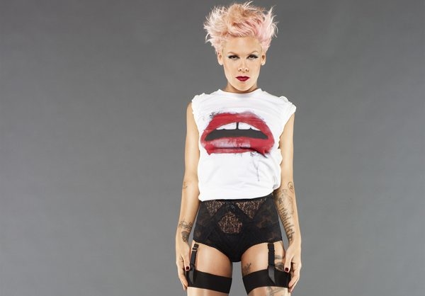 Пинк выпустила клип с политическим подтекстом What About Us?